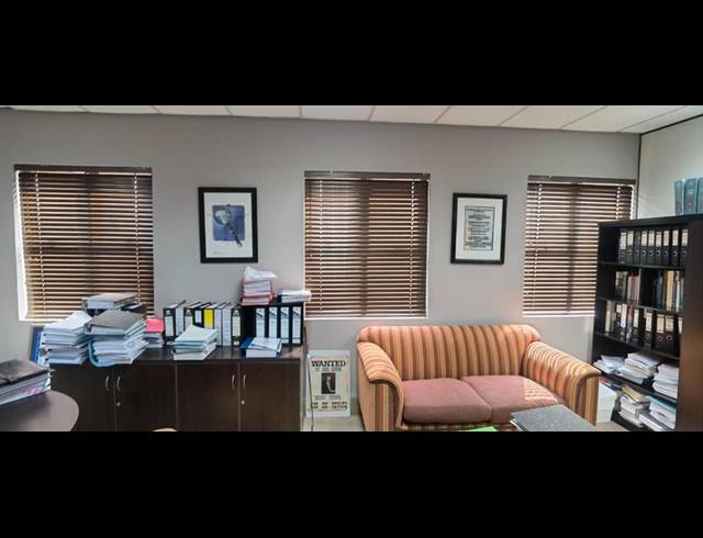 BUSINESS PROPERTY TO RENT IN ASHLEA GARDENS